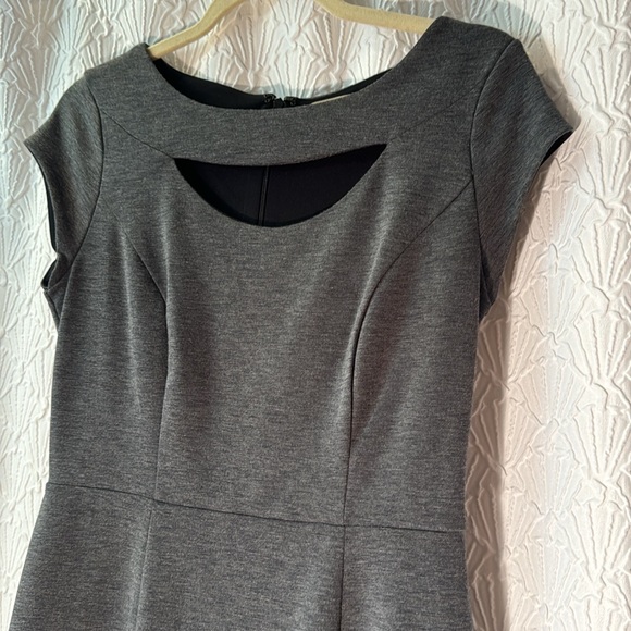 Banana Republic grey bodycon stretch work business casual short sleeve dress 4 - Picture 3 of 9